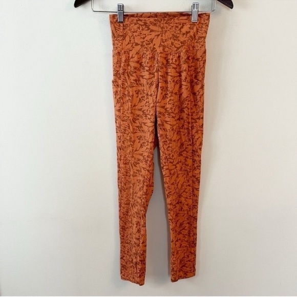 REI Women's Take your Time Athletic 7/8 Leggings Size XS Orange Printed Pockets - Picture 1 of 9